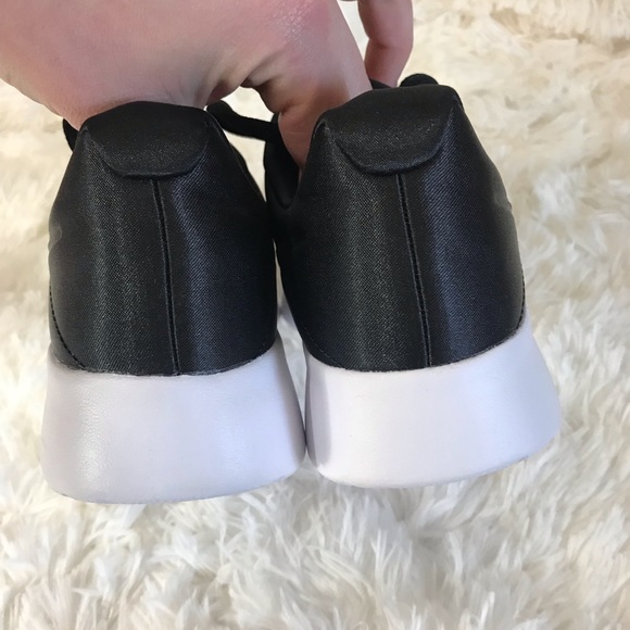 NEW Women’s Nike Tanjun Running Shoes - Picture 5 of 8